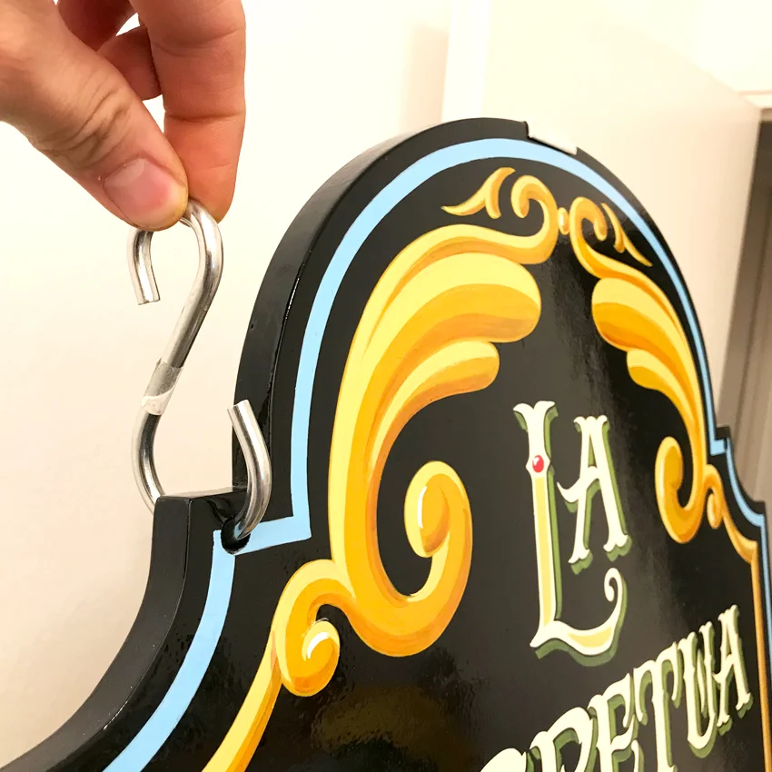 Banderola de estilo vintage para tattoo studio en sevilla