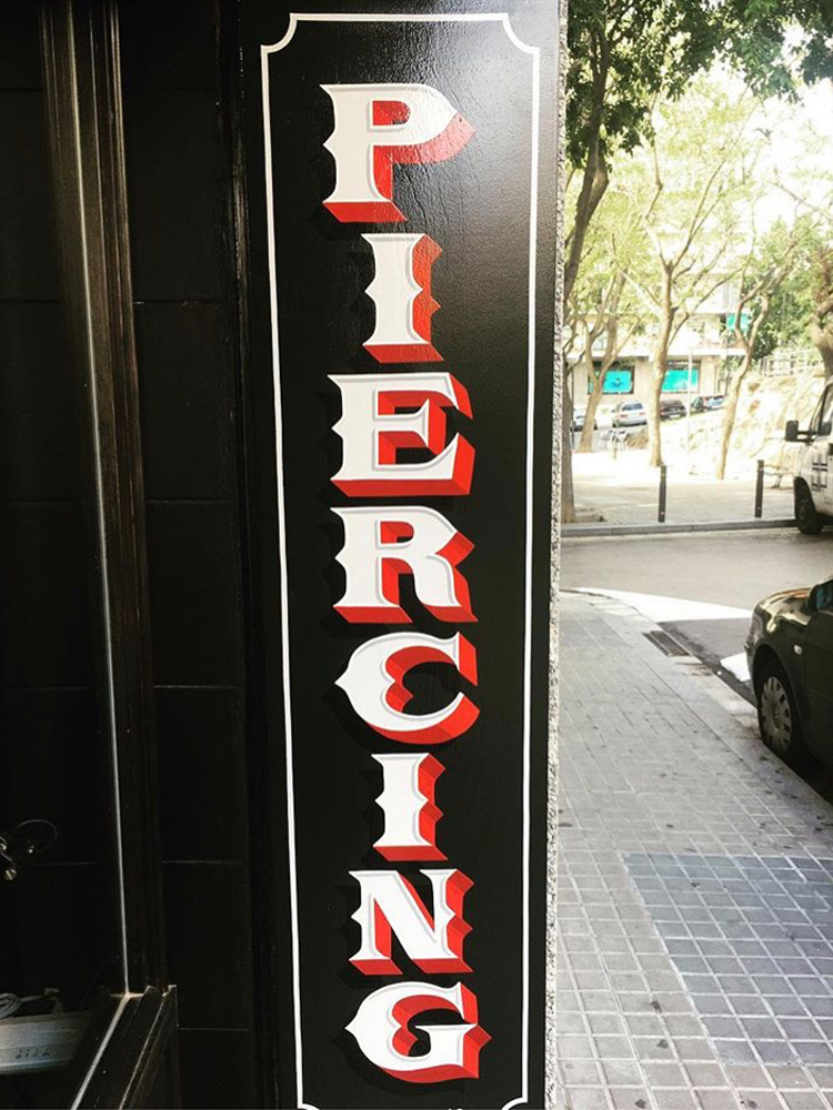rotulacion-a-mano-piercing-tattoo-studio