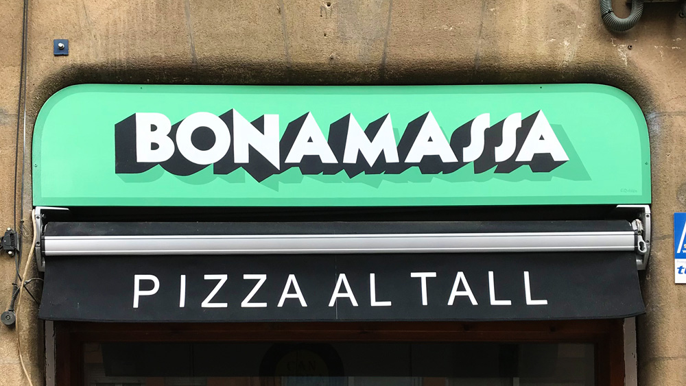 rotulo-pintado-a-mano-en-madera-pizzeria