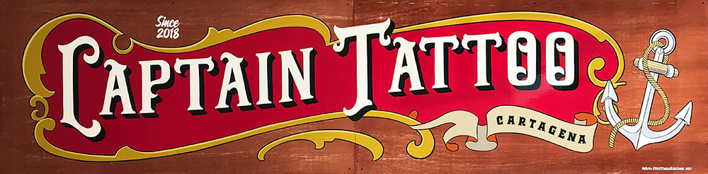 Rotulo-pintado-a-mano-sobre-madera-tattoo-studio-tattoshop 