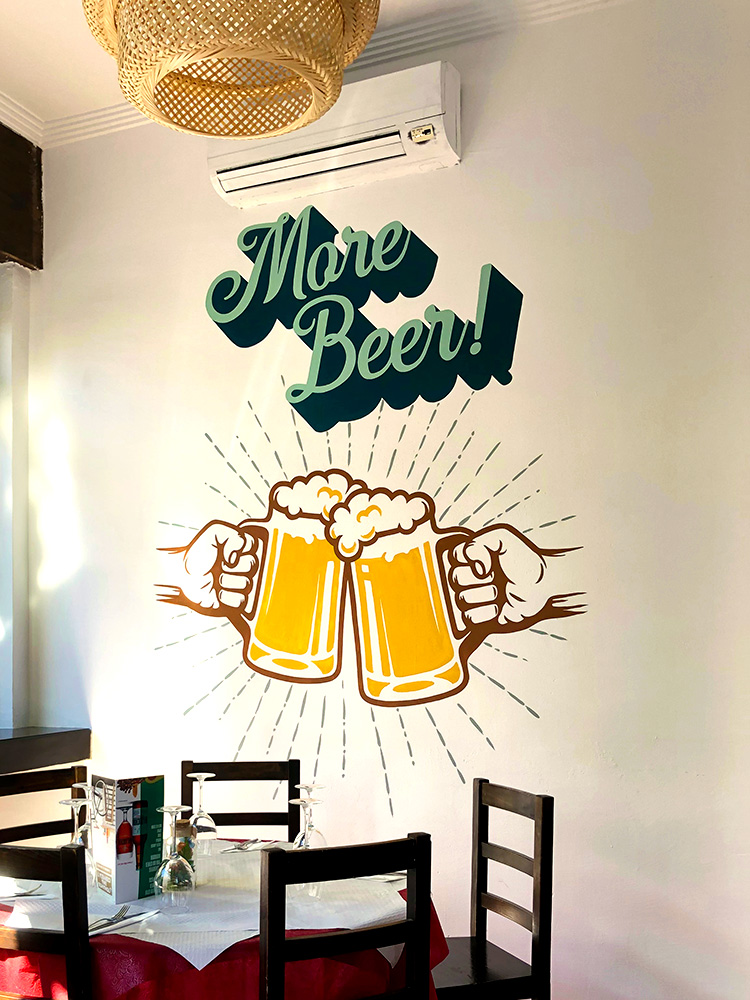 rotulacion-a-mano-restaurante-lettering-gran-formato