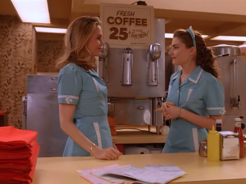 Escena-en-Twin-Peaks-donde-puede-verse-perfectamente-un-letrero-pintado-a-mano