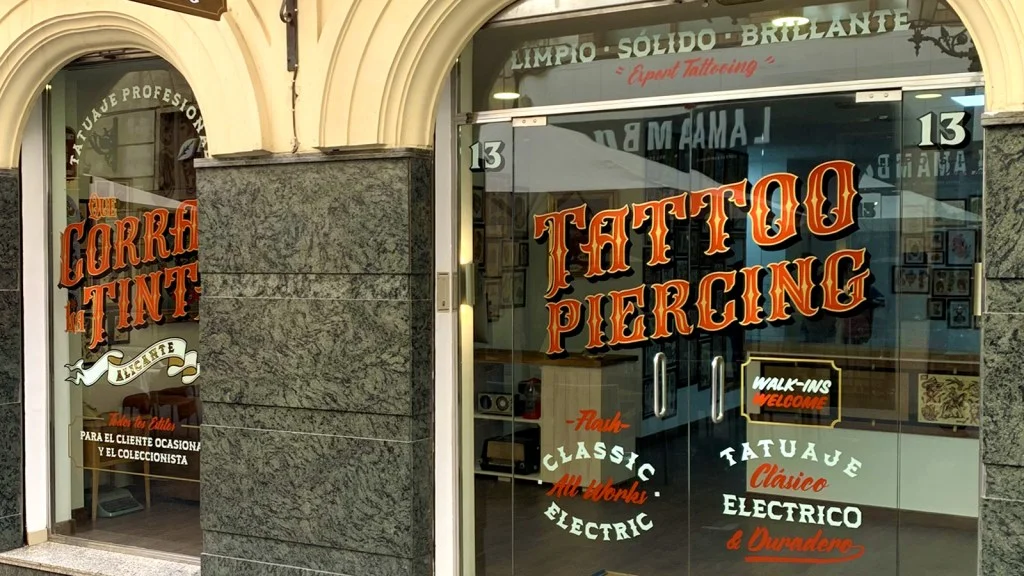 cristales-de-tattoo-studio-rotulados-tradicionalmente-a-mano