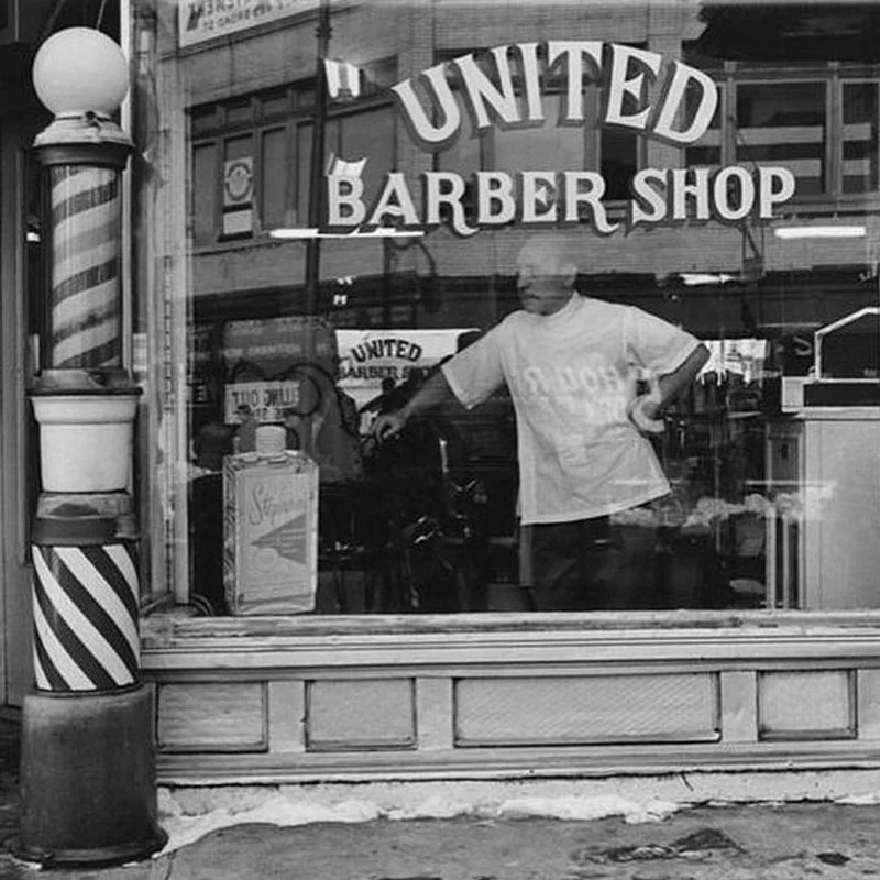 escaparate-rutulado-a-mano-barberia-antigua