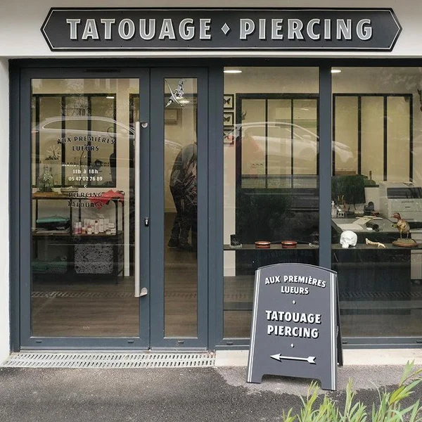 caballete-publicitario-artesanal-pizarra-de-acera-estudio-tattoo