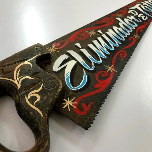 serrucho-eliminador-de-tattoo-lettering-sign-painting