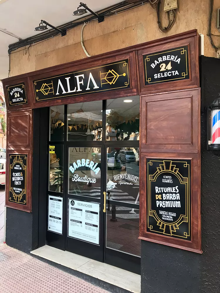 Fachada-vintage barberia construida-en-modulos-de-madera