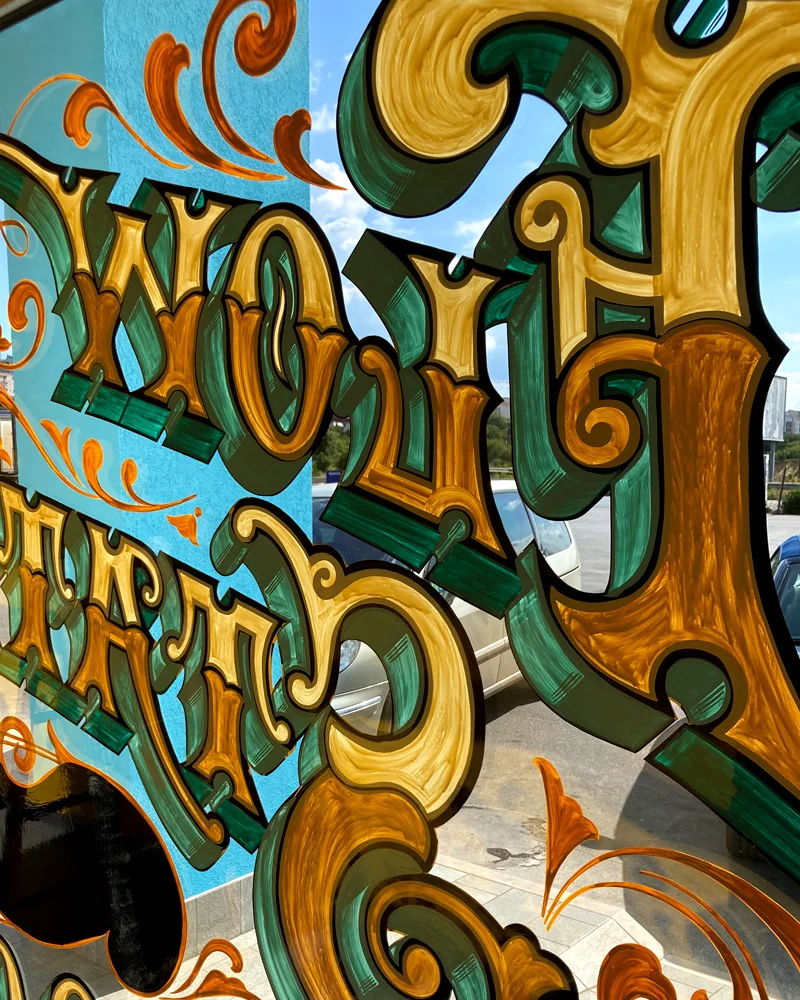 Glass_Flow_State_Tattoo_interior_CRoldan_Signpainter_Italy