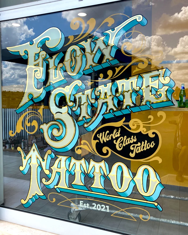 Letras con pan de oro tattoo studio