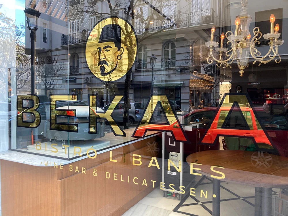 Letras-elegantes-pintadas-a-mano-con-pan-de-oro_Bekaa-Valencia