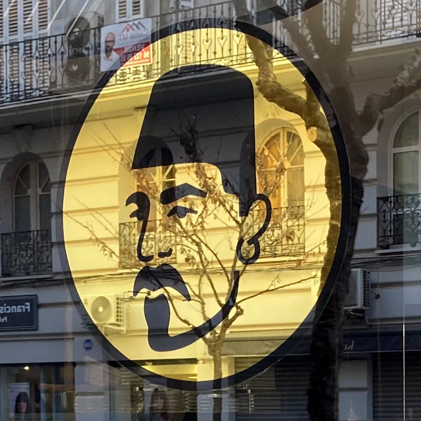 Logo-pintado-a-mano-con-pan-de-oro_Bekaa-BistroValencia