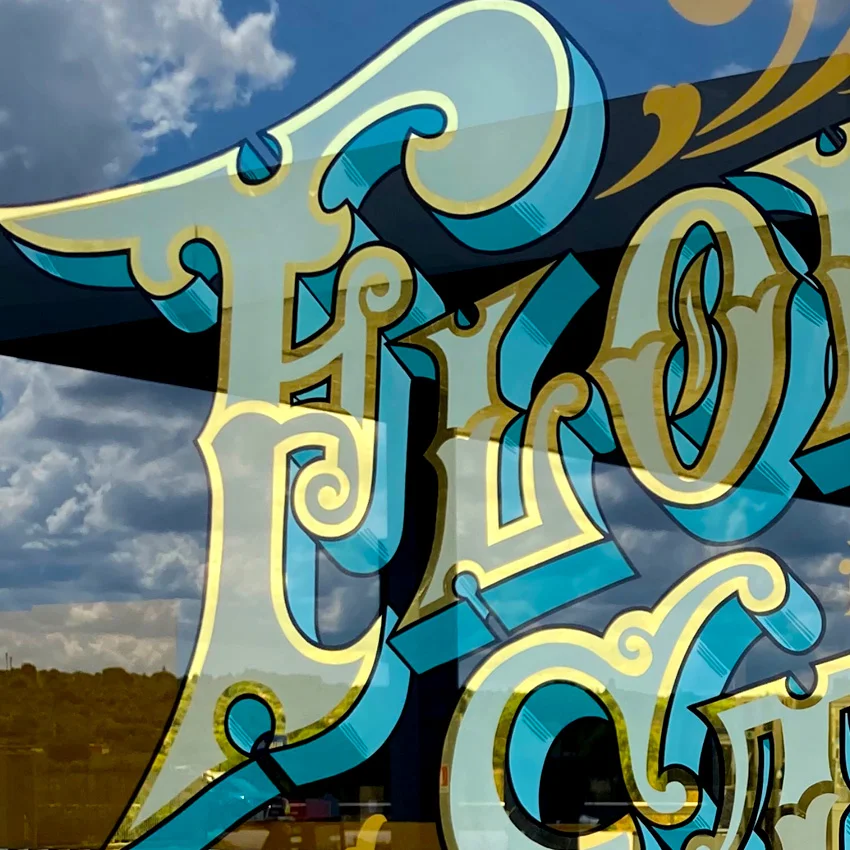 Tattooshop_Glass_Flow_State_Italy_by_Cristian-Roldan-Art_Signpainter