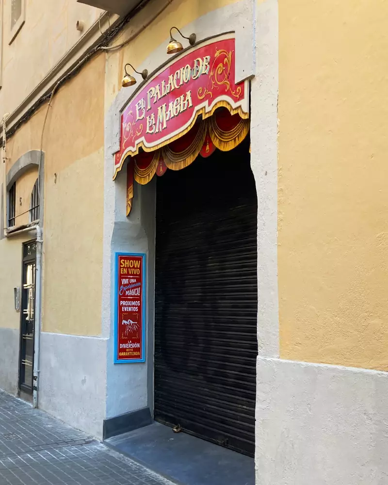 Entrada del Palacio de la Magia Barcelona