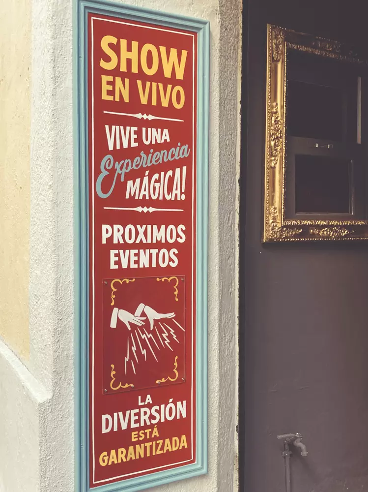 Letrero Show en vivo estilo circus pintado a mano