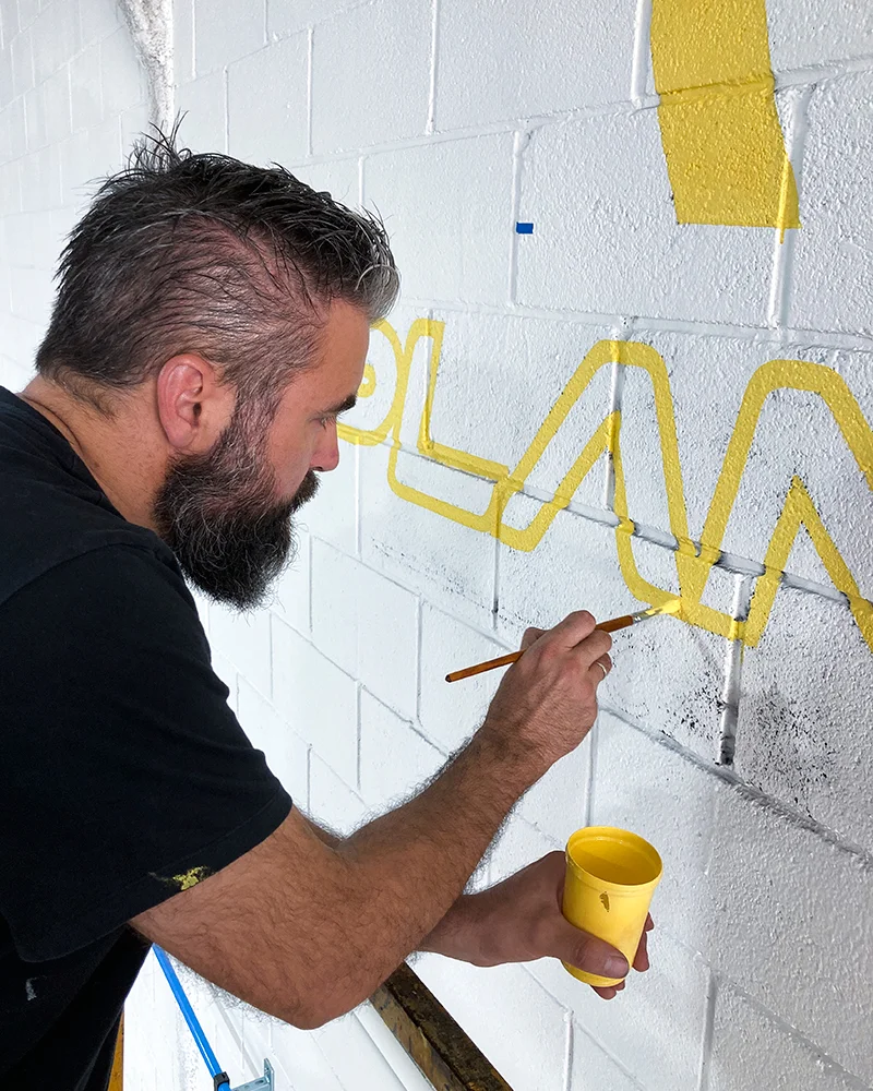 Rotulacion-a-mano-de-naves-industriales (1)