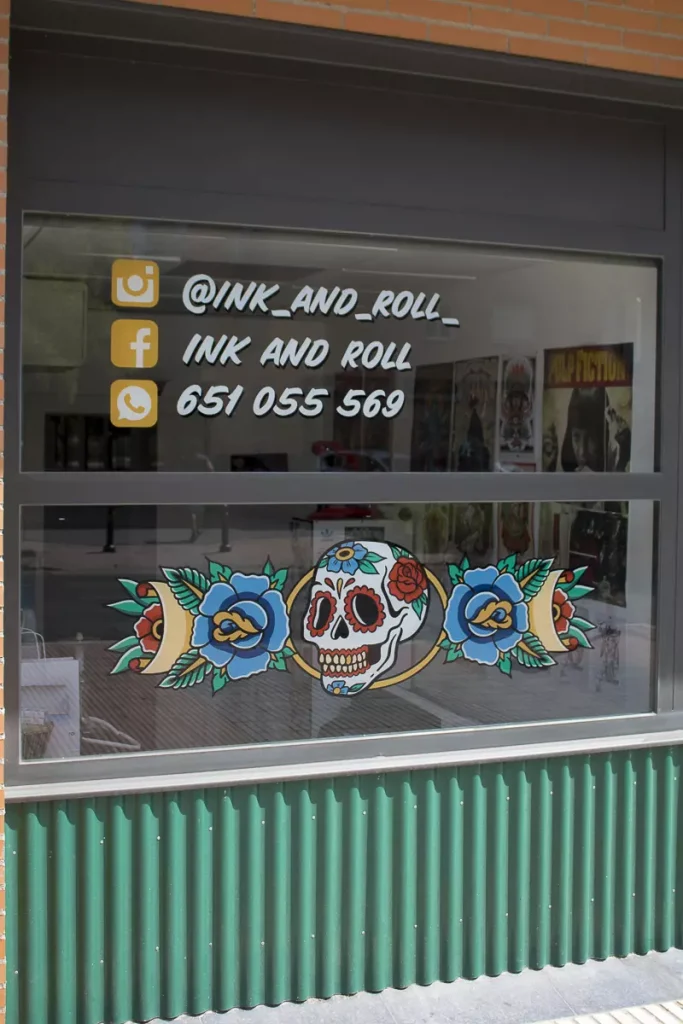 Calavera Mexicana pintada sobre vidrio estudio tatuaje