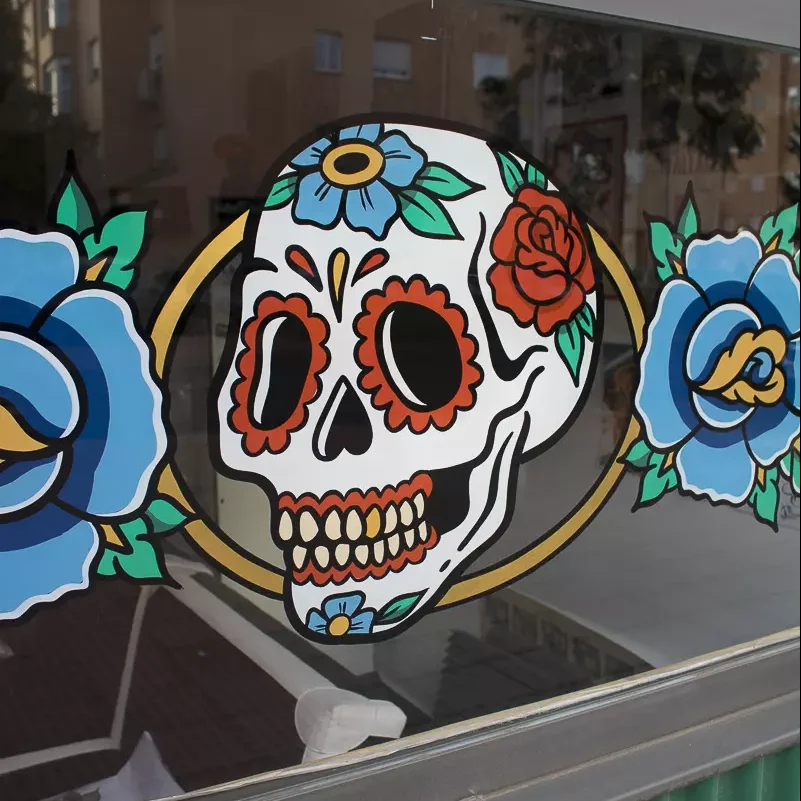 Calavera_Mexicana_pintada a mano_sobre_cristal_en_estudio_tatuaje