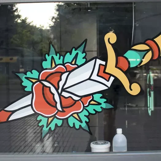 Daga tattoo tradicional_Pintada_a_mano_sobre_vidrio