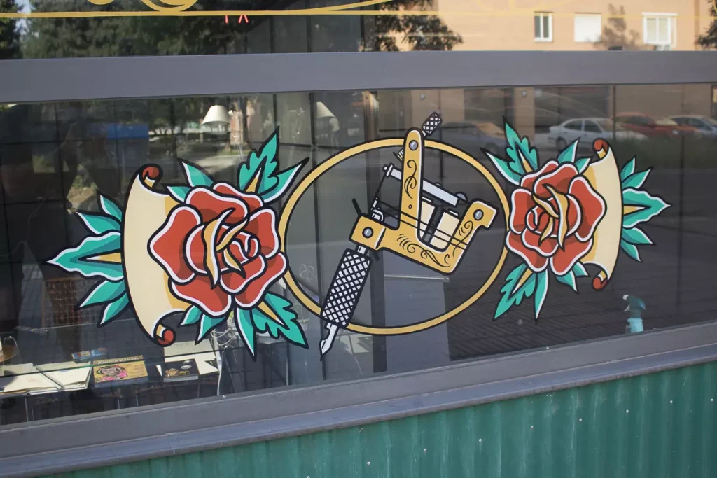 Estudio De Tatuaje rotulacion tradicional